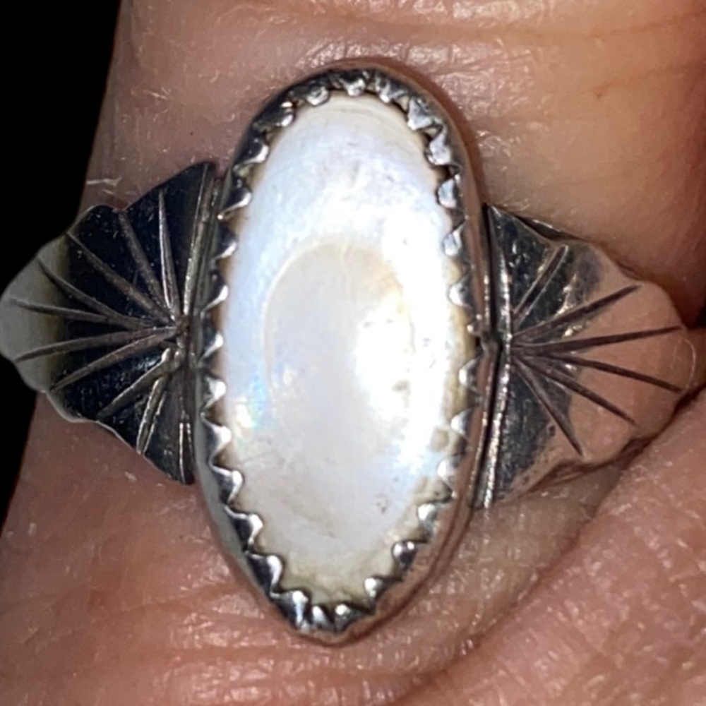 Vintage Handmade Sterling Pawn Silver Mother of Pearl Ring Size 6 B